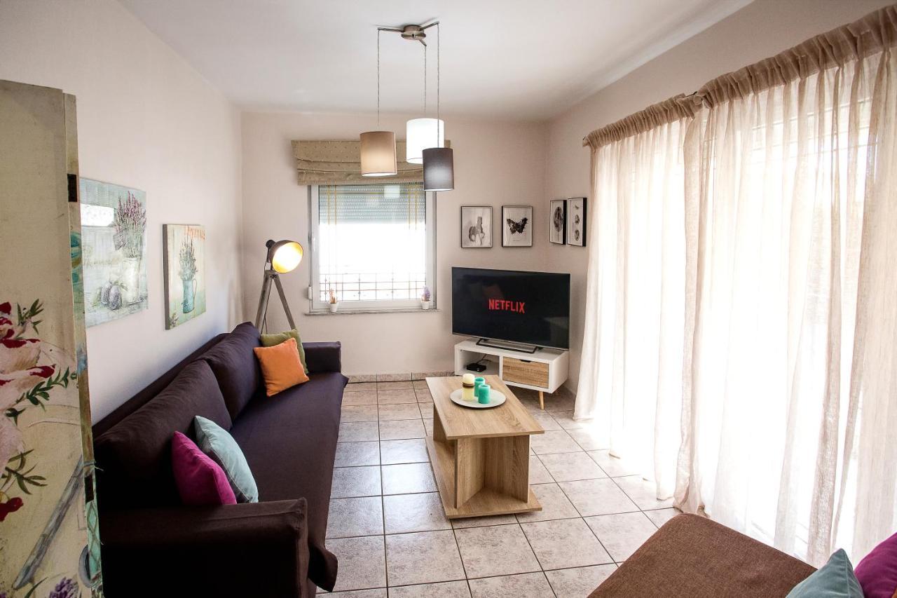 Holiday House Ioanna Néa Péramos Екстериор снимка