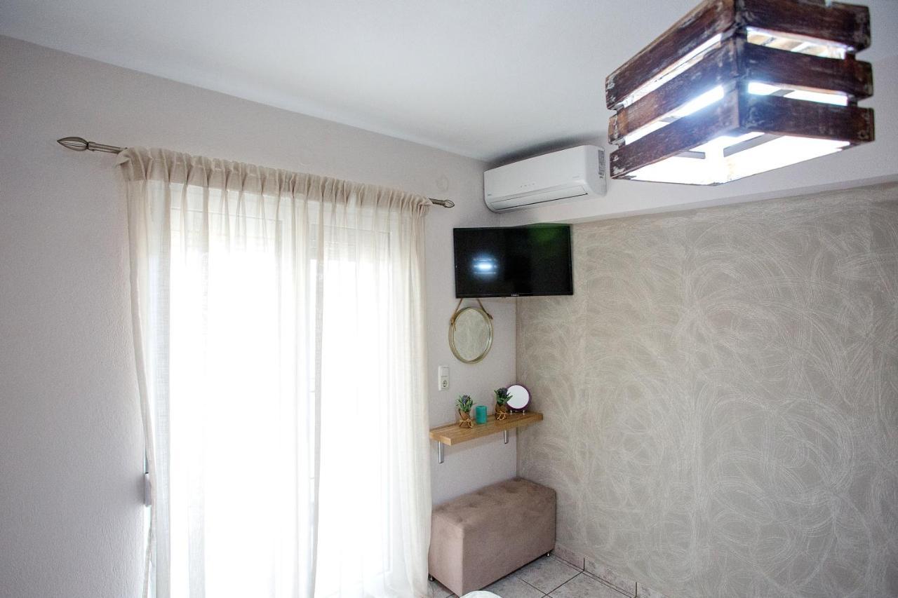 Holiday House Ioanna Néa Péramos Екстериор снимка