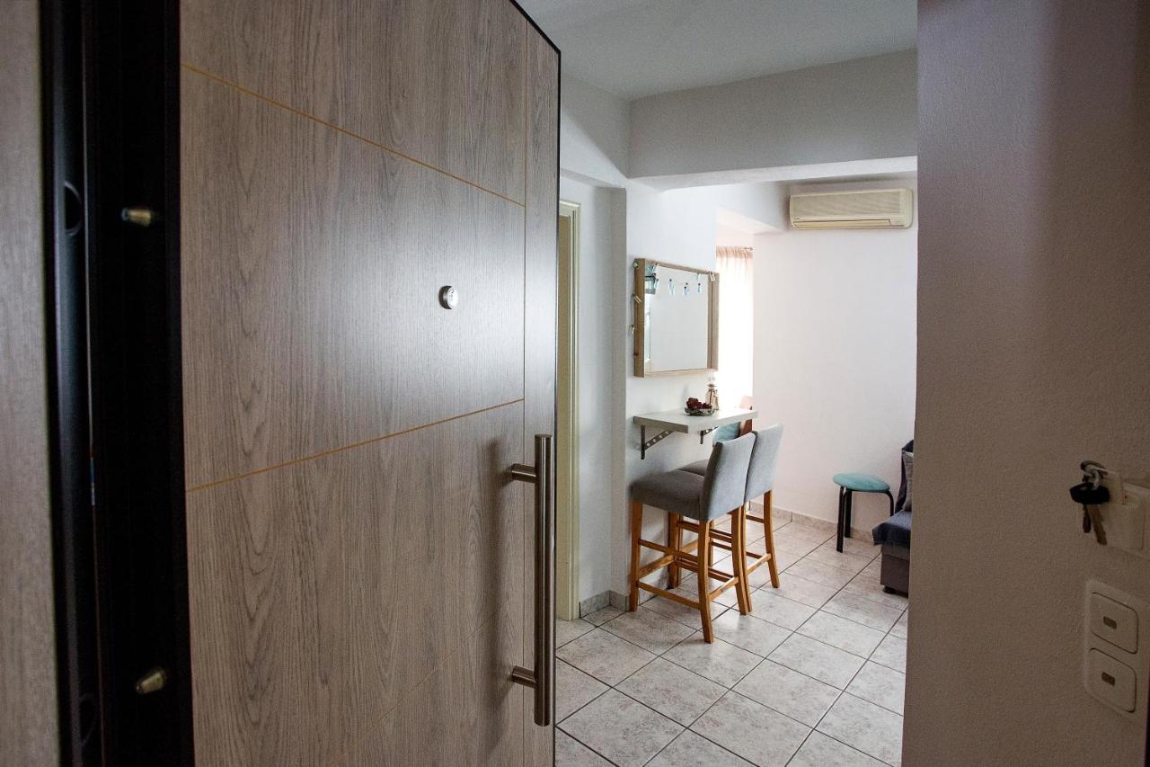 Holiday House Ioanna Néa Péramos Екстериор снимка