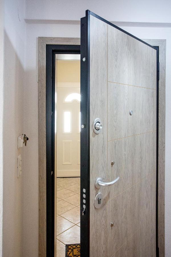 Holiday House Ioanna Néa Péramos Екстериор снимка