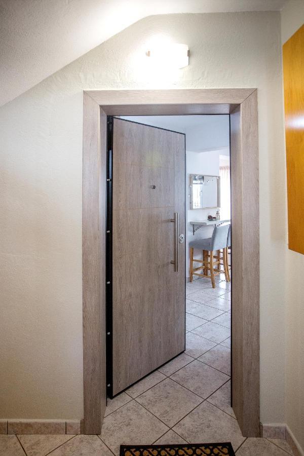 Holiday House Ioanna Néa Péramos Екстериор снимка