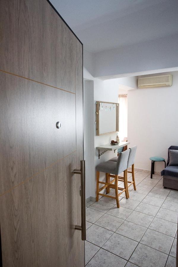 Holiday House Ioanna Néa Péramos Екстериор снимка