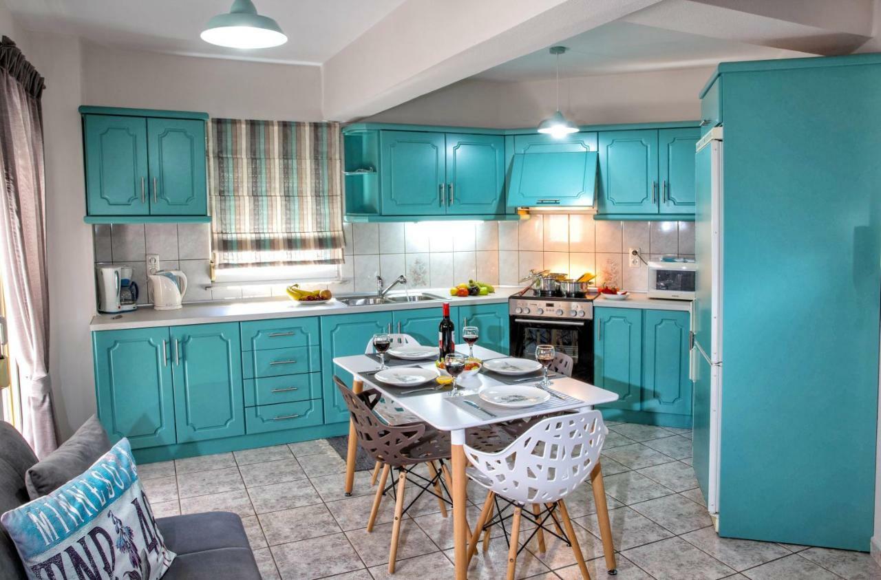 Holiday House Ioanna Néa Péramos Екстериор снимка