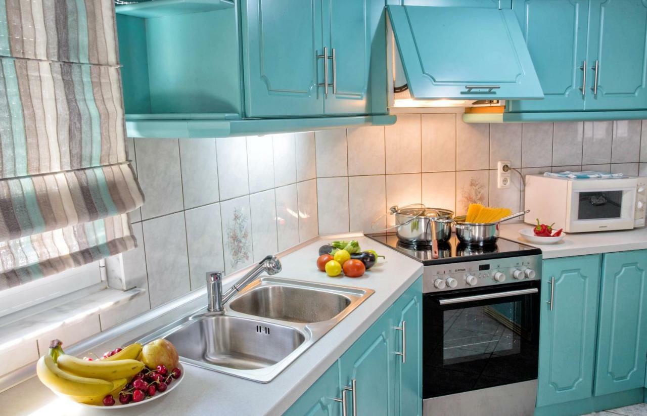 Holiday House Ioanna Néa Péramos Екстериор снимка