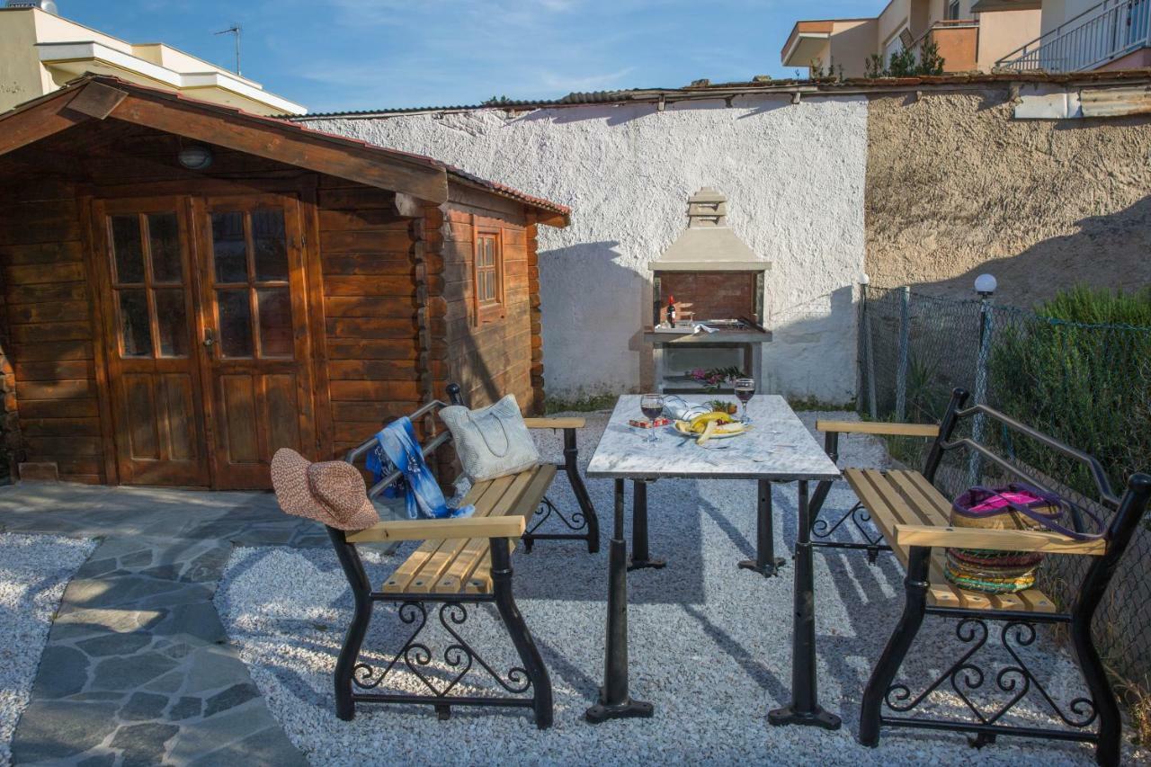 Holiday House Ioanna Néa Péramos Екстериор снимка