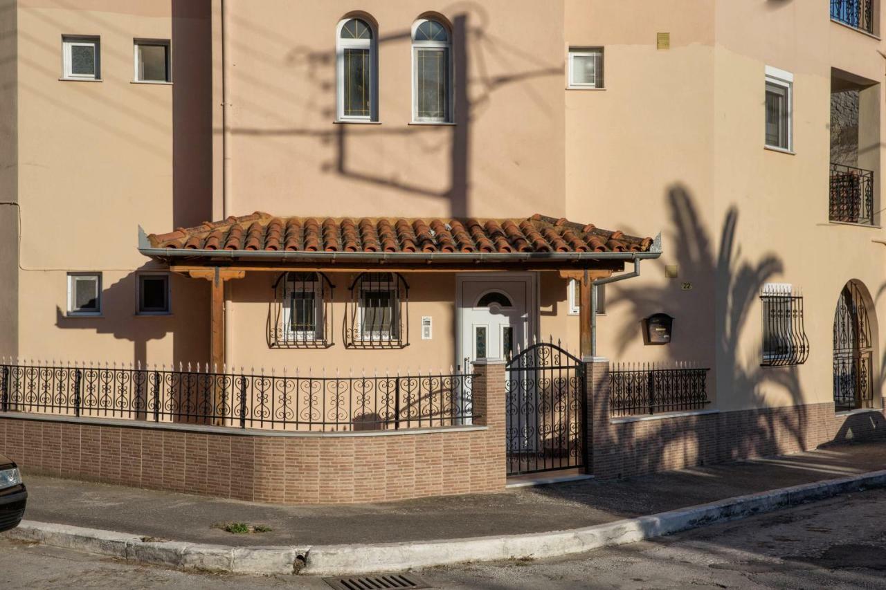 Holiday House Ioanna Néa Péramos Екстериор снимка